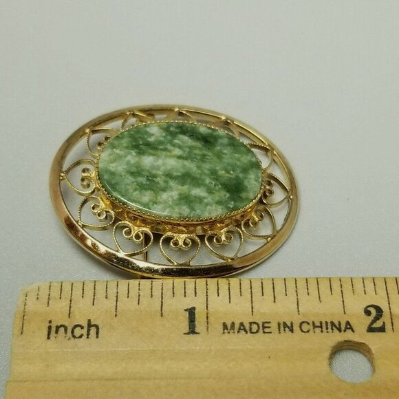 Vintage Oval Green Stone and 12k Yellow Gold Filled Filigree Frame Brooch - Picture 5 of 8